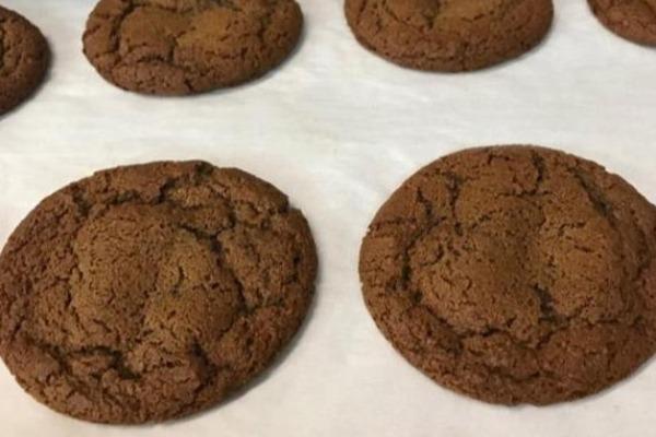 Joyful Gingerbread (24 Cookies)